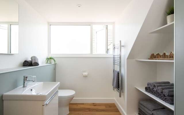 3BR Stylish Home Sea View Walk to East Wittering