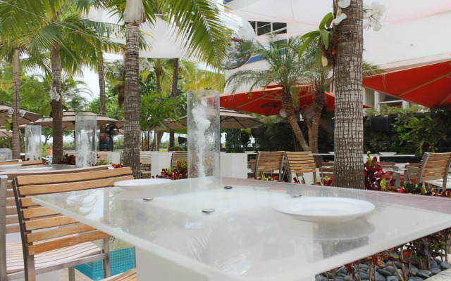 Hotel Breakwater South Beach