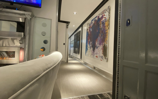 Stylish 4 bedroom home near Philadelphia