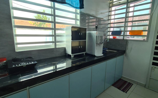 Rest n Splash by Home Stay Cikgu D'Inapan Kijang – Guest Rooms – Alor Setar