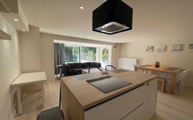 Modern Flat With Garden