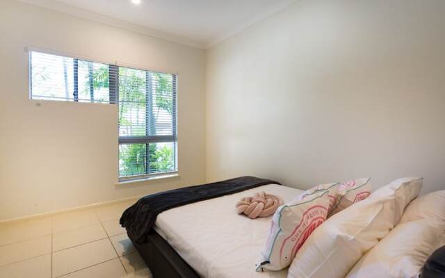 Cairns Beaches Home With Water View