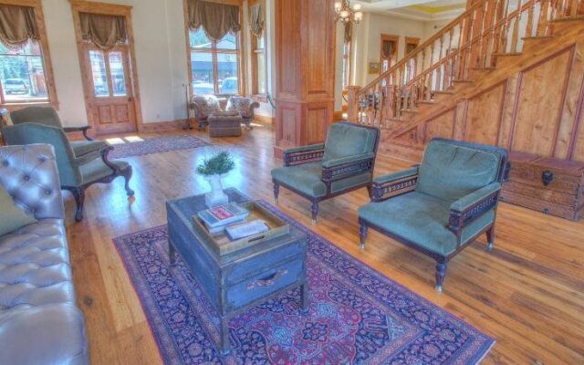 Rock Crest Lodge And Cabins