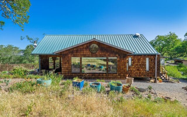 Healdsburg Home With Magnificent Vineyard View 2 Bedroom Home by Redawning