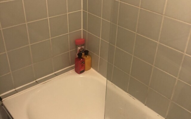 Impeccable 2-bed Apartment 10 Into Central London