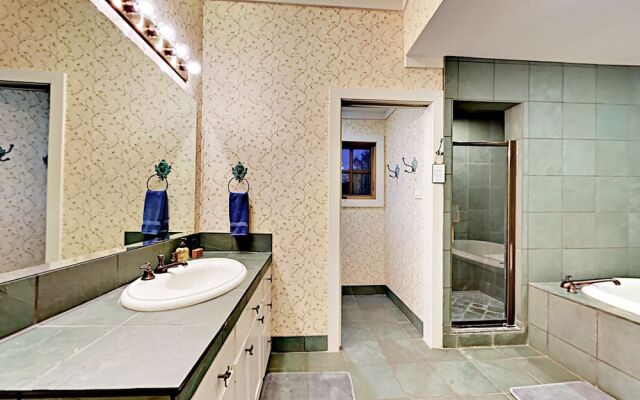 7BR 5 5BA Spicewood Sanctuary by RedAwning