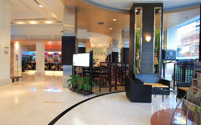 Golden Crown Grand Hotel