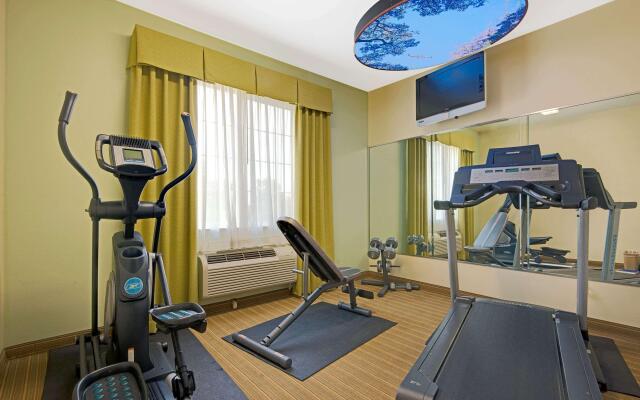 Super 8 By Wyndham Austin/Airport North