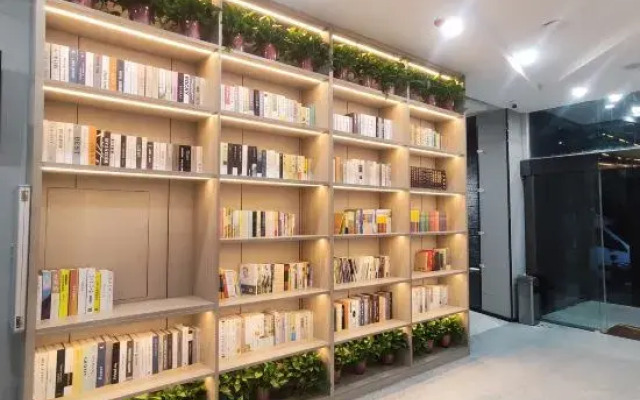 Zhengzhou Dongguan Hotel (Qingdao University Bohai Haishang Branch)