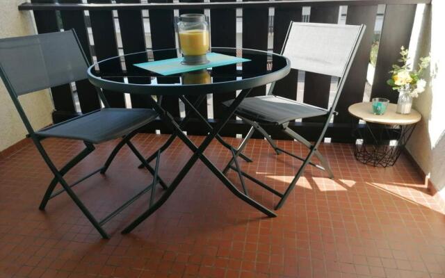 agréable studio avec terrasse à150m de la plage