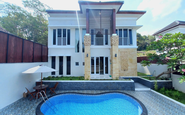 Villa Syariah Grand Bale with Private Pool by Simply Homy