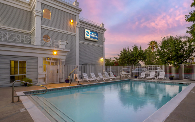 Best Western Luxury Inn