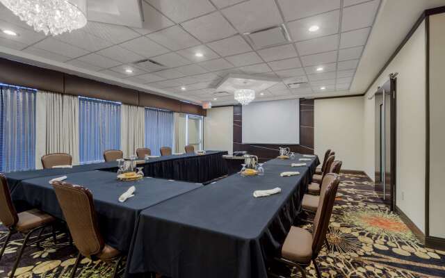 Best Western Premier Denham Inn & Suites