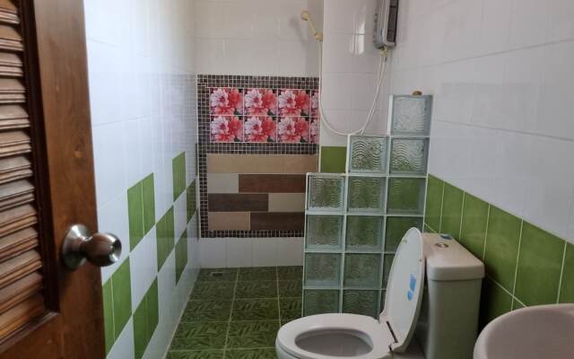 Sawasdee Sichang Resort