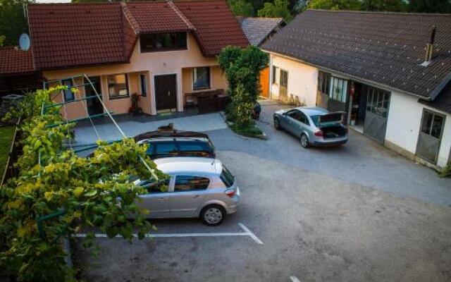 Apartments and Rooms Štefanac