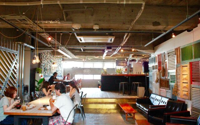 Hostel and Dining Tanga Table
