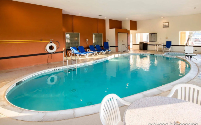 Clarion Inn & Suites DFW North