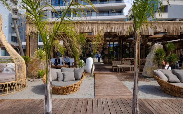 Sea & Sand Hotel