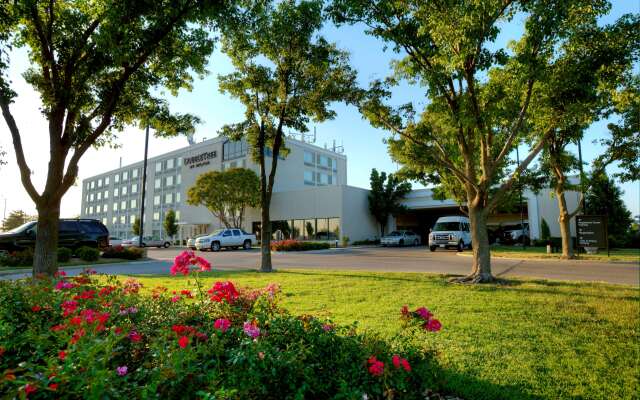 DoubleTree by Hilton Hotel Wichita Airport