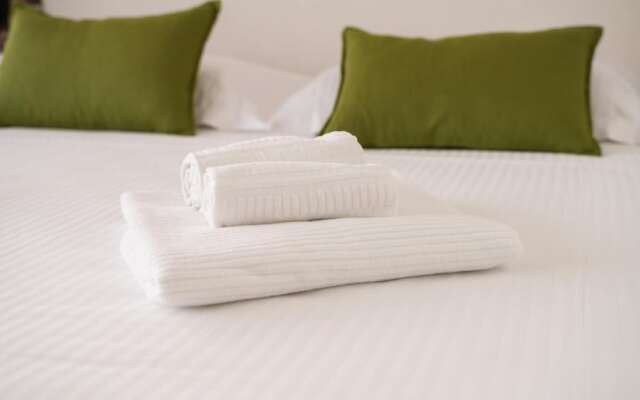 Welcomely - Deluxe Room - Amii Stewart