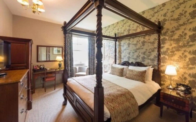 The Crown Manor House Hotel