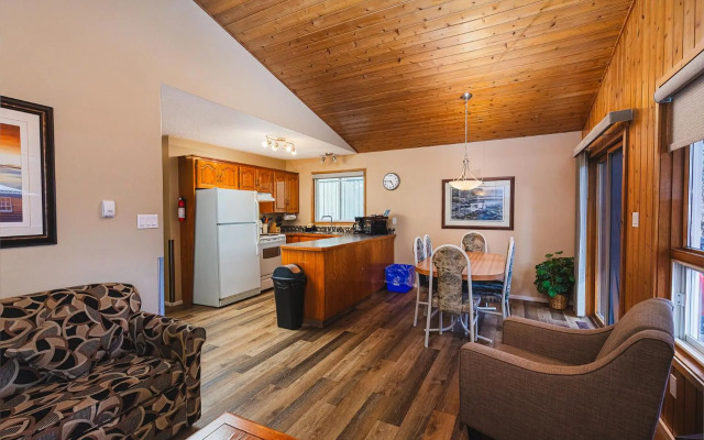 Overlander Mountain Lodge