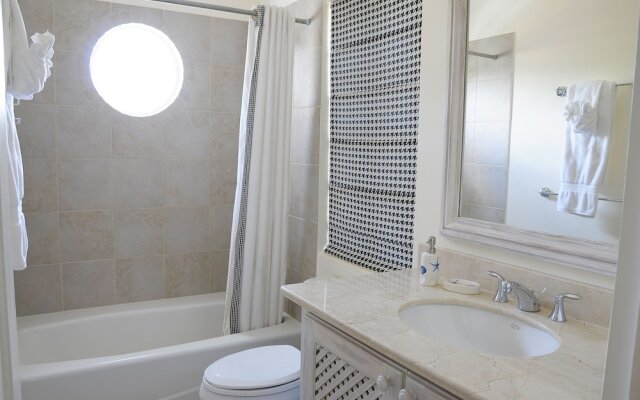 "this Beautifully Decorated 3 Bedroom 3 Bathroom Duplex Villa"