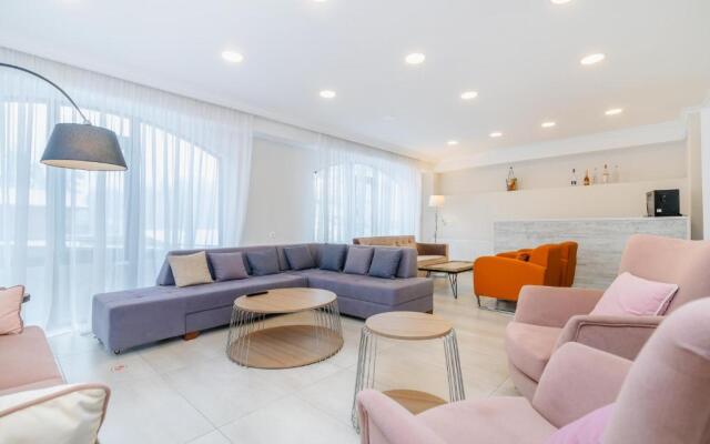 Kokhta Plaza Boutique Hotel