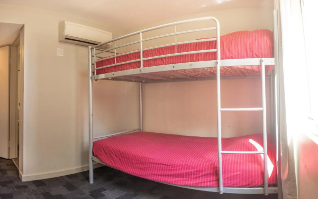 Big Backpackers Hostel – Guest Rooms – Sydney