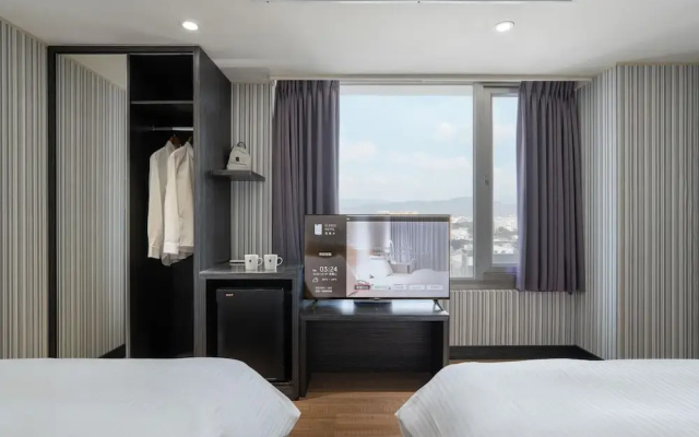 ElEnce Hotel