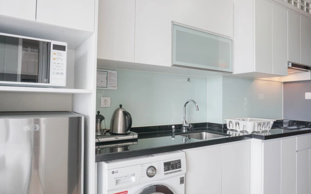 Comfy and Wonderful Studio Menteng Park Apartment