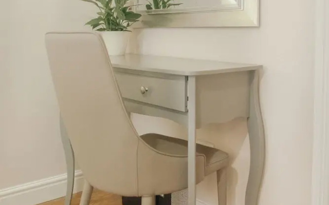 Stunning Quiet Apartment in Historic Building