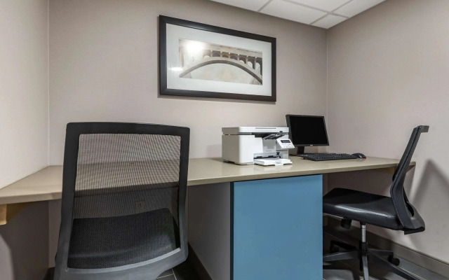 Comfort Inn & Suites Liverpool - Syracuse North