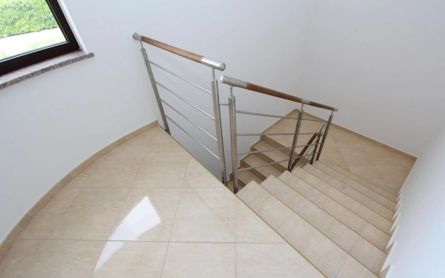 Apartment Dado