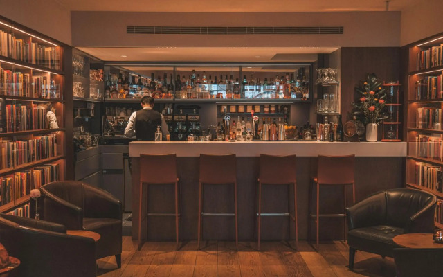 Ambassade Hotel