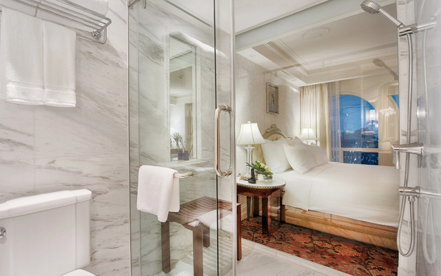 Apricot Hotel