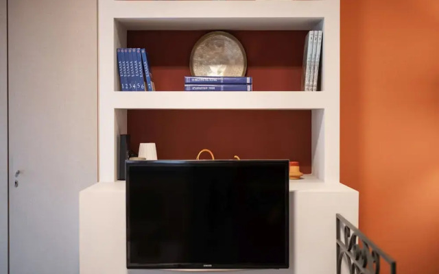Elegant City Apartment - 250m From Solomos Square