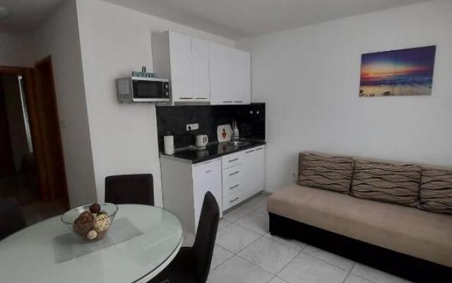 Apartments by the sea Gradac, Makarska - 18877