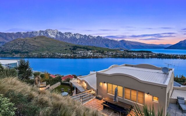 The Star of Queenstown Hill