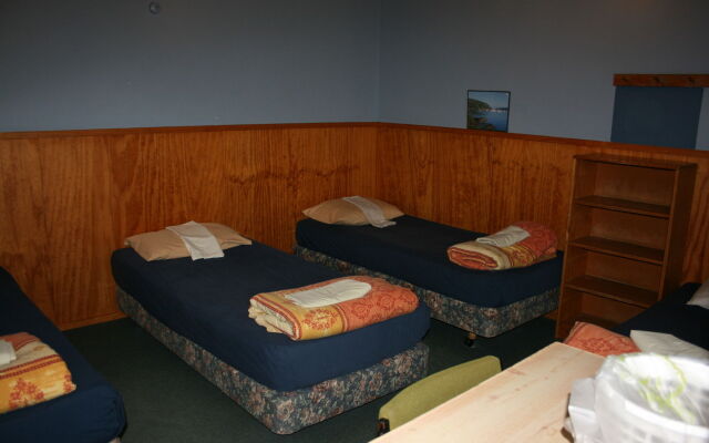 Smoke Lake Hot Springs Lodge and Camp