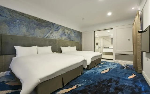 Gold Hotel