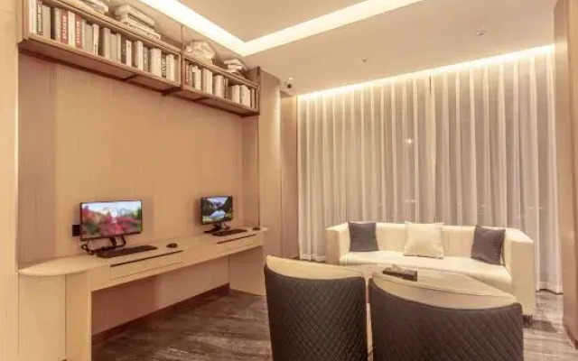 VX Hotel (Meilan Airport East Railway Station)