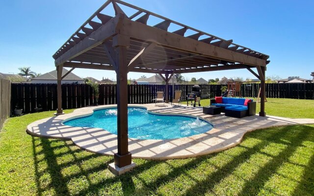 Stately Backyard Oasis Pool And Grill 4 Bedroom Home