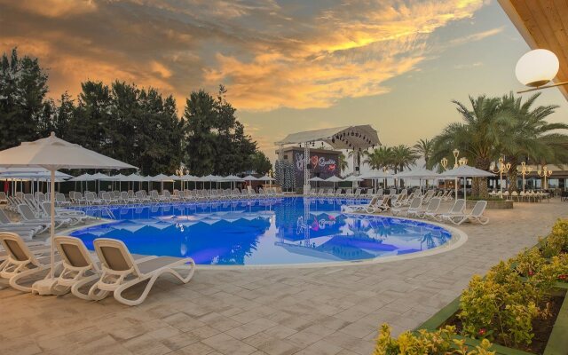 Quattro Beach Spa & Resort Hotel
