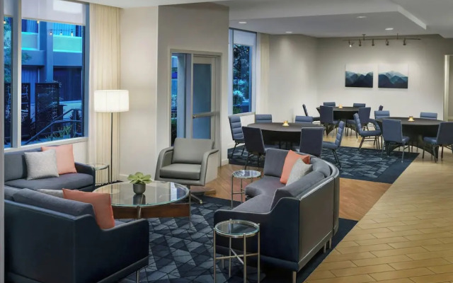 Holiday Inn Hotel Woodland Hills (Warner Ctr)