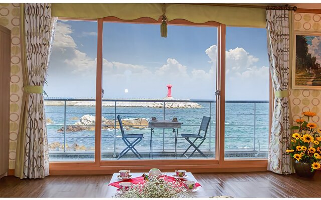 Yangyang Seaglow Rainbow Pension