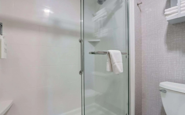 Hampton Inn & Suites Cincinnati Midtown Rookwood