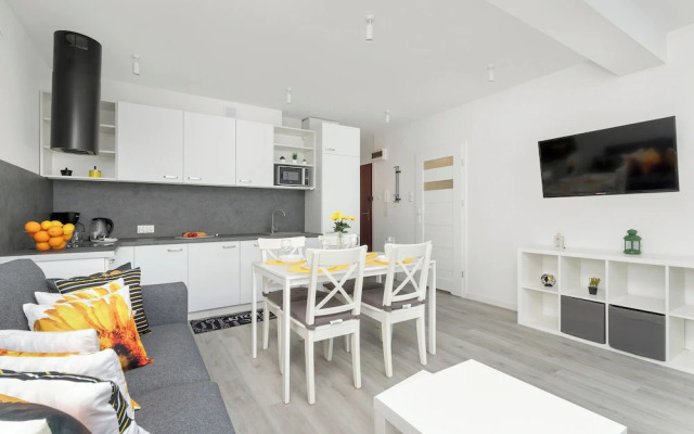 Sunny Apartment With Parking by Renters
