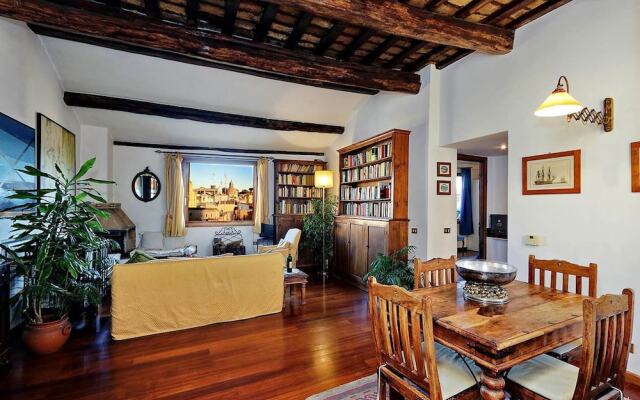 Piazza Mattei Terrace Apartment