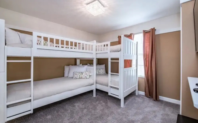 6 Bedroom 5 Bathroom Vacation Home